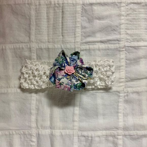 Handmade Infant Headband White Band Pastel Flower Center Size Newborn B263 - Picture 8 of 9